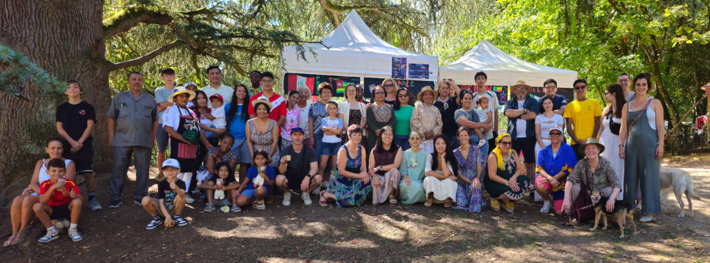 Photo de famille des participants au Tour du monde en 1 jour, à Port-Choiseul (Versoix)