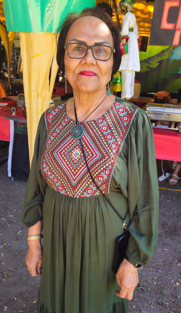 Fawzia, au stand afghan du Tour du monde en 1 jour